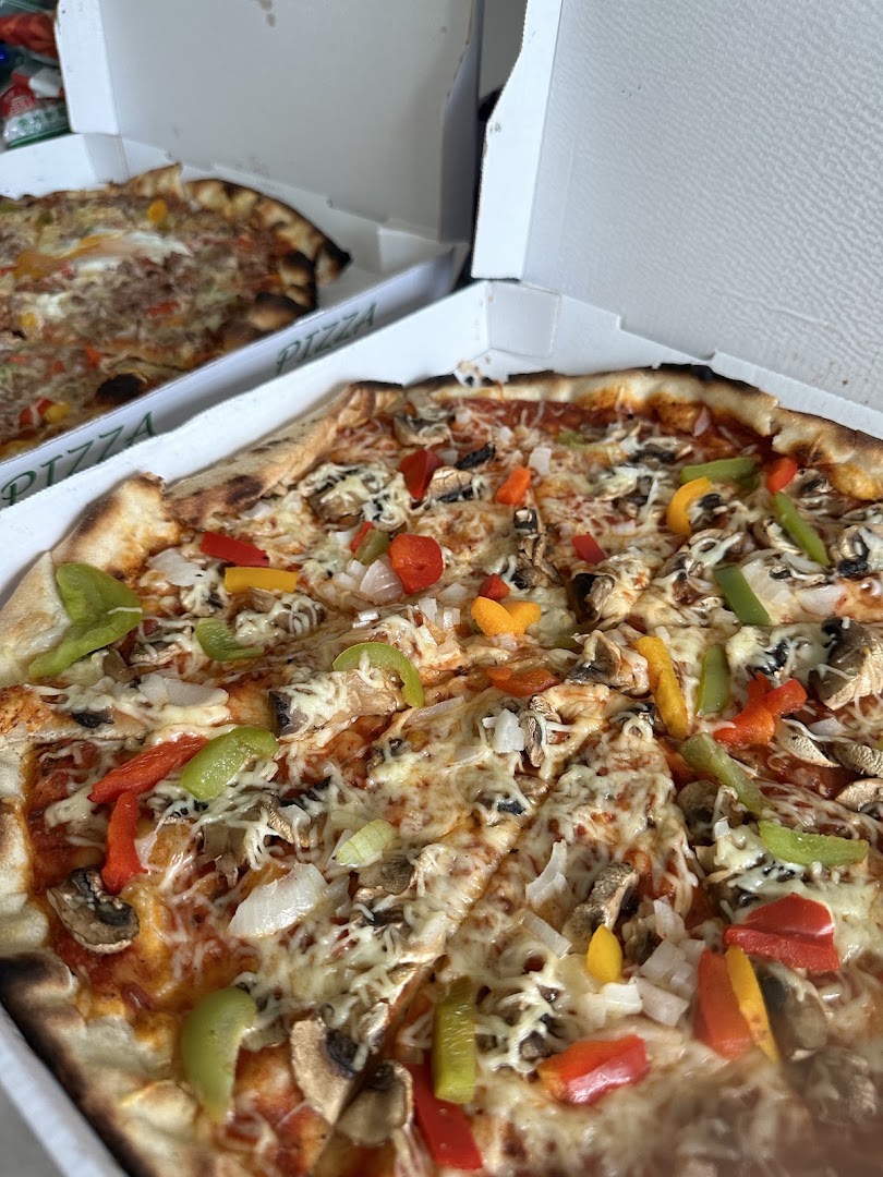 Pizzas présentées dans leurs boîtes